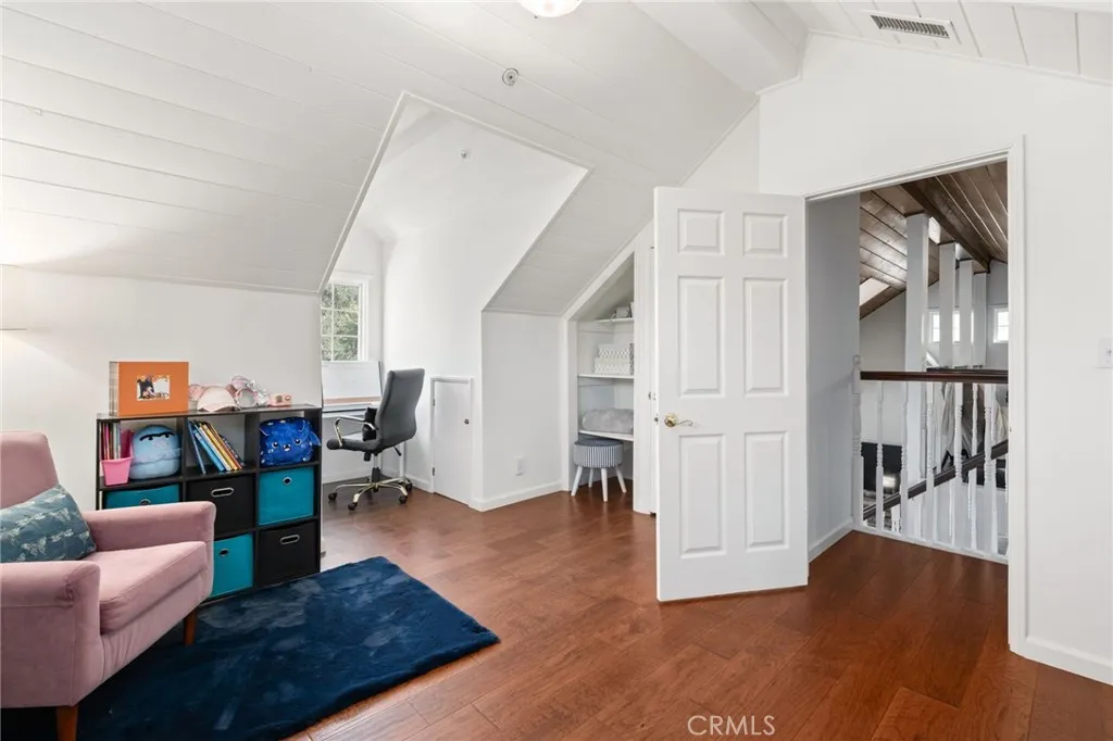 9729 Marcus Lane, Tujunga, California 91042 home-pic-40