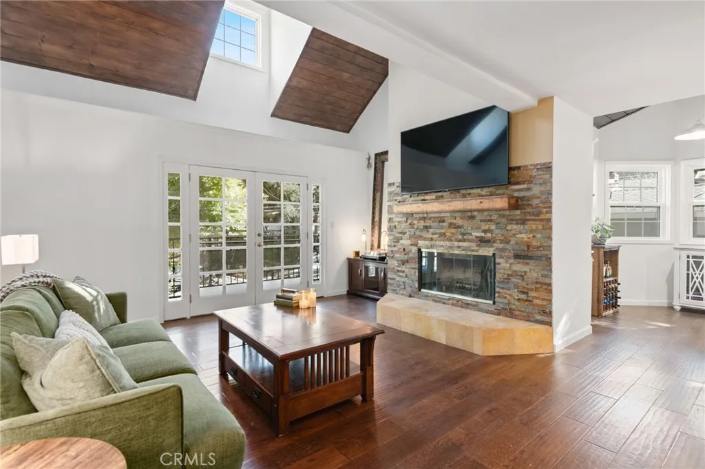 9729 Marcus Lane, Tujunga, California 91042 home-pic-9