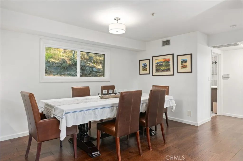 9729 Marcus Lane, Tujunga, California 91042 home-pic-12