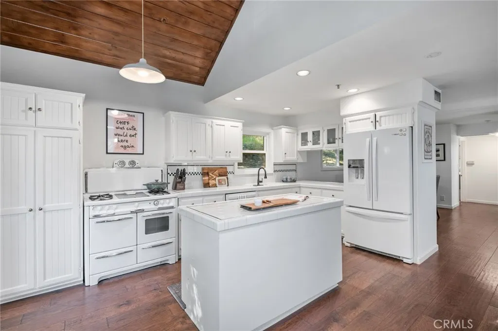 9729 Marcus Lane, Tujunga, California 91042 home-pic-17
