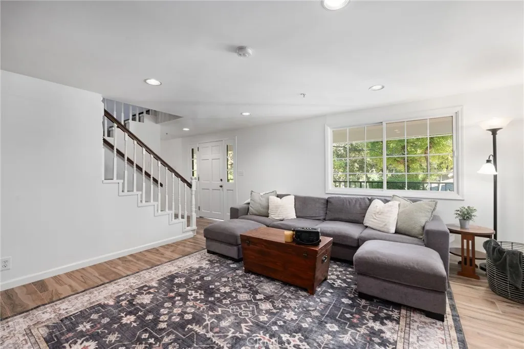 9729 Marcus Lane, Tujunga, California 91042 home-pic-28