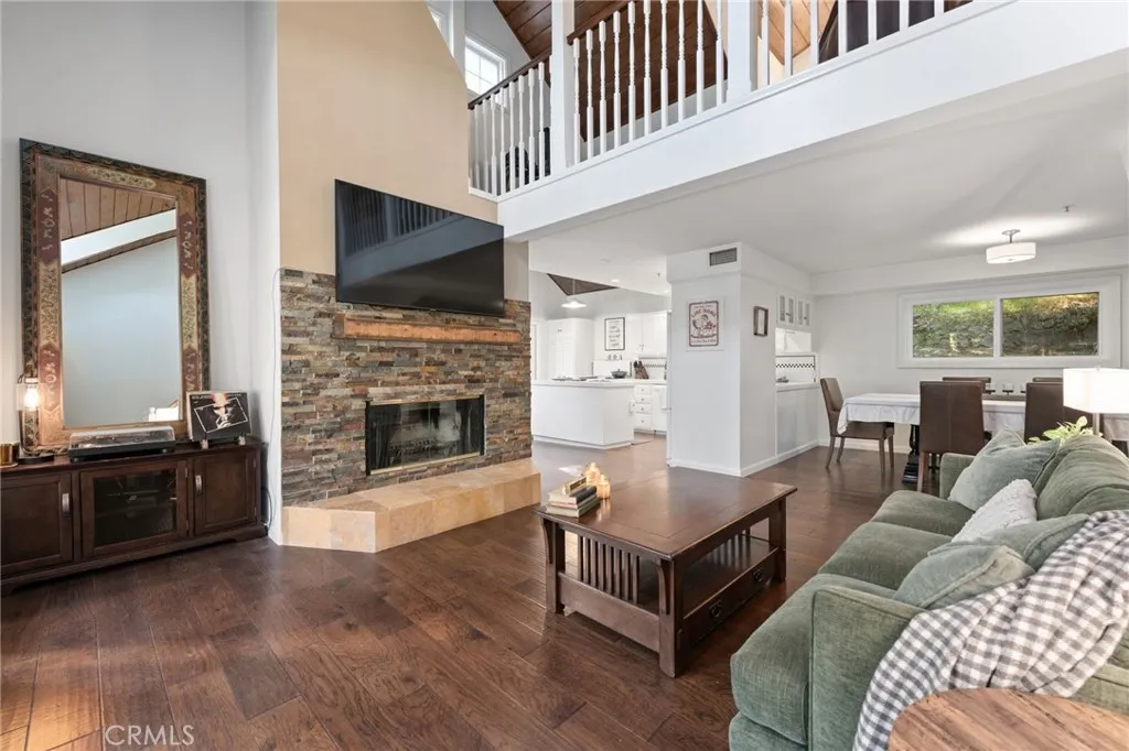 9729 Marcus Lane, Tujunga, California 91042 home-pic-6