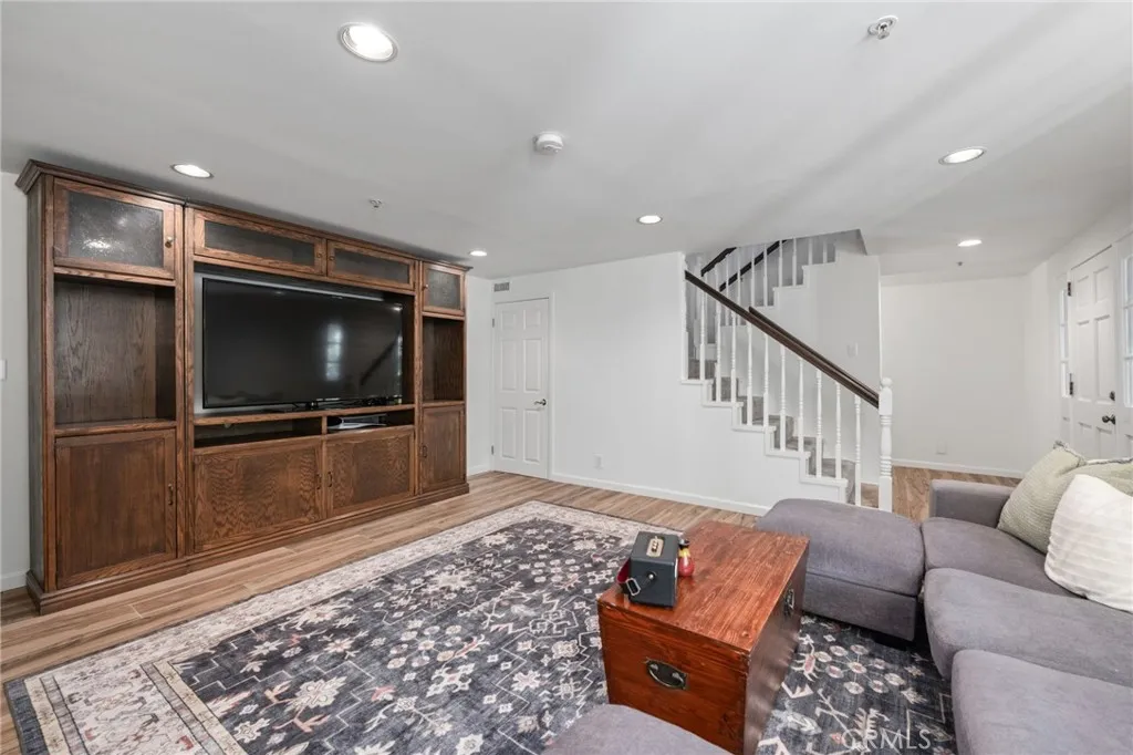 9729 Marcus Lane, Tujunga, California 91042 home-pic-27