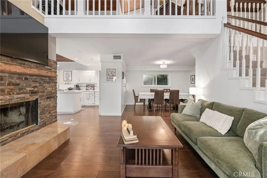 9729 Marcus Lane, Tujunga, California 91042 home-pic-8