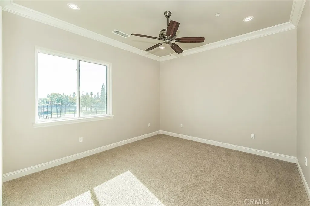 2315 E Courtside Drive, Fresno, California 93730 home-pic-50