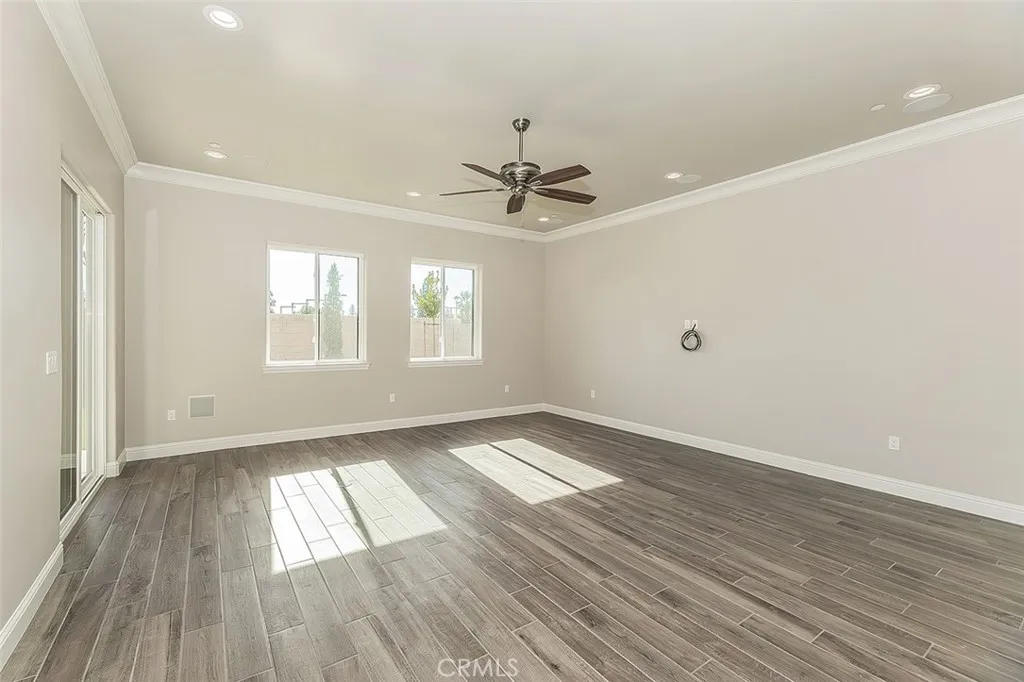 2315 E Courtside Drive, Fresno, California 93730 home-pic-14
