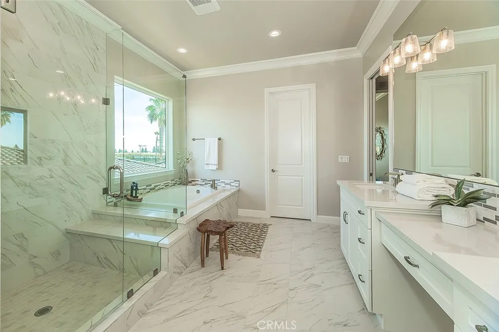 2315 E Courtside Drive, Fresno, California 93730 home-pic-38