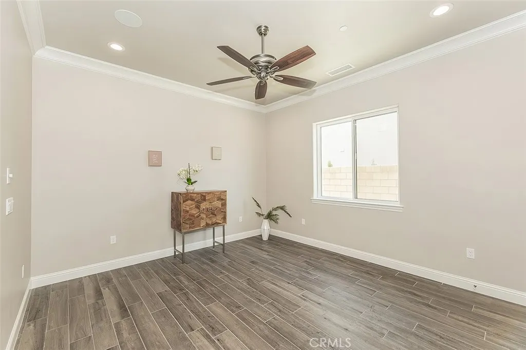 2315 E Courtside Drive, Fresno, California 93730 home-pic-25