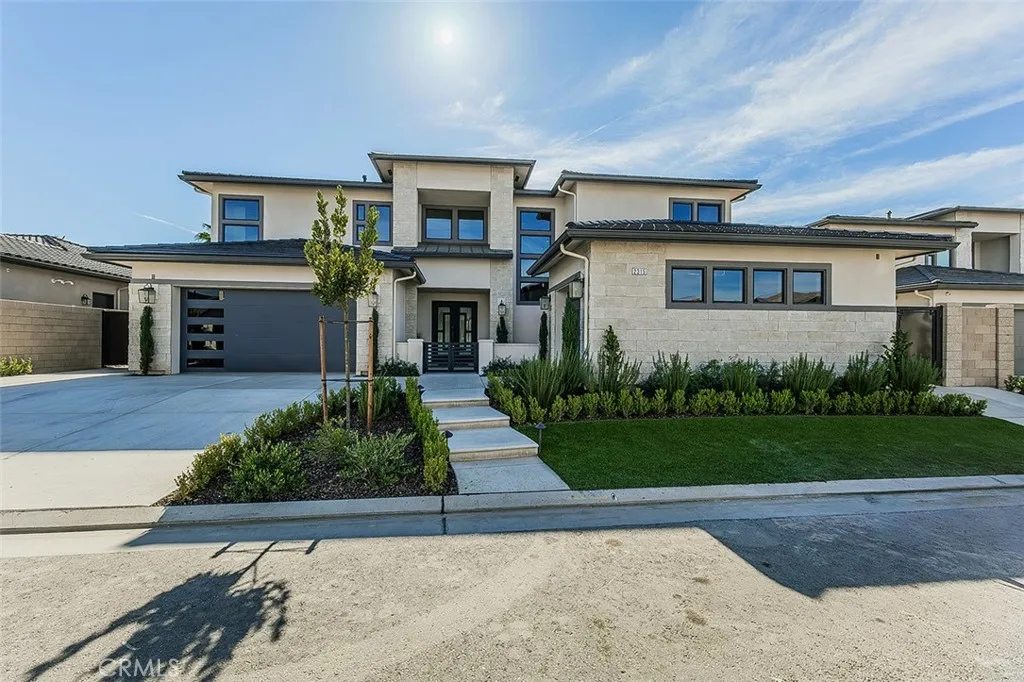 2315 E Courtside Drive, Fresno, California 93730 home-pic-1
