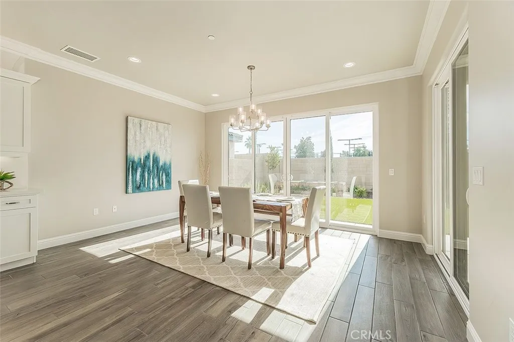 2315 E Courtside Drive, Fresno, California 93730 home-pic-17