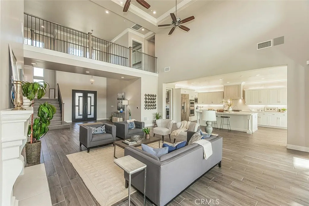 2315 E Courtside Drive, Fresno, California 93730 home-pic-6