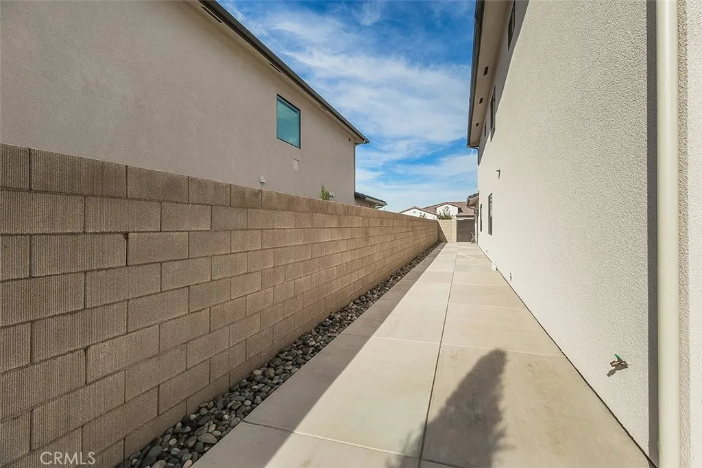2315 E Courtside Drive, Fresno, California 93730 home-pic-57
