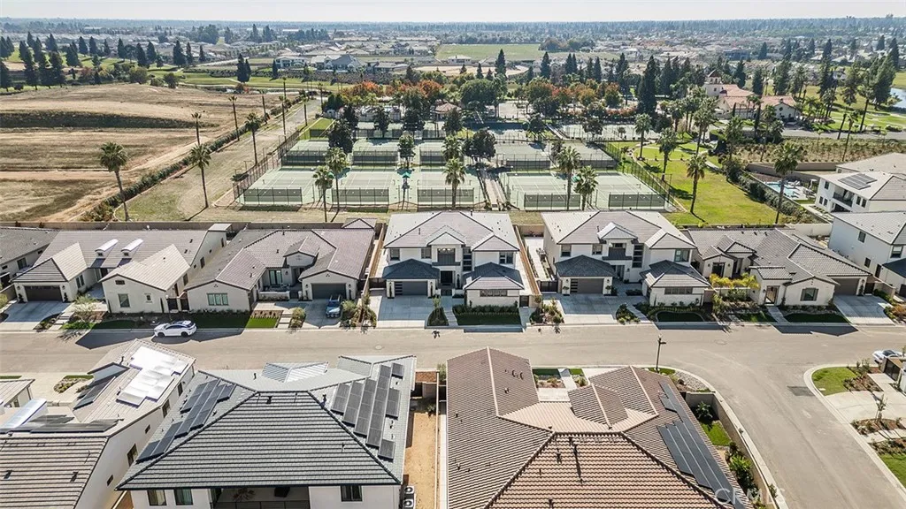 2315 E Courtside Drive, Fresno, California 93730 home-pic-65