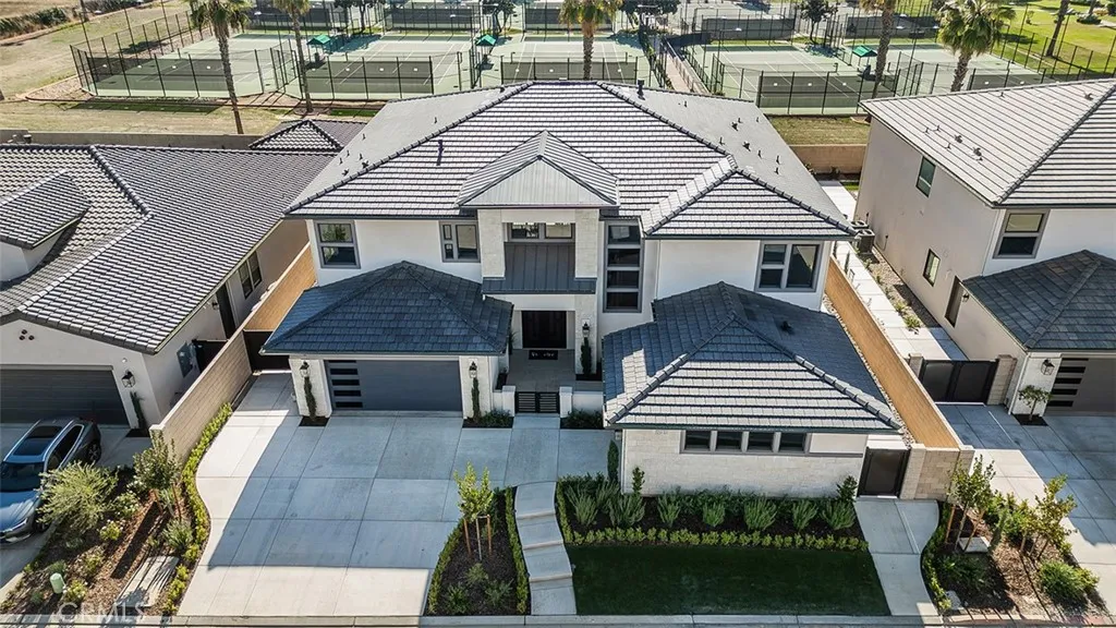 2315 E Courtside Drive, Fresno, California 93730 home-pic-59