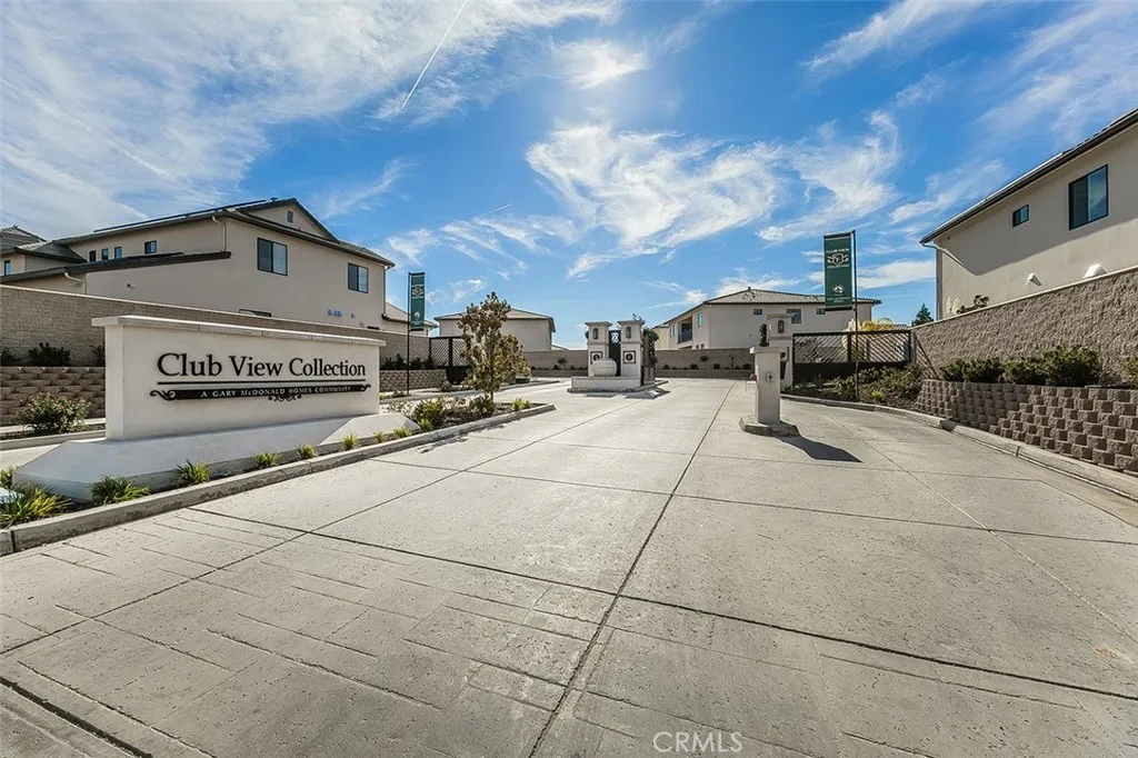 2315 E Courtside Drive, Fresno, California 93730 home-pic-67