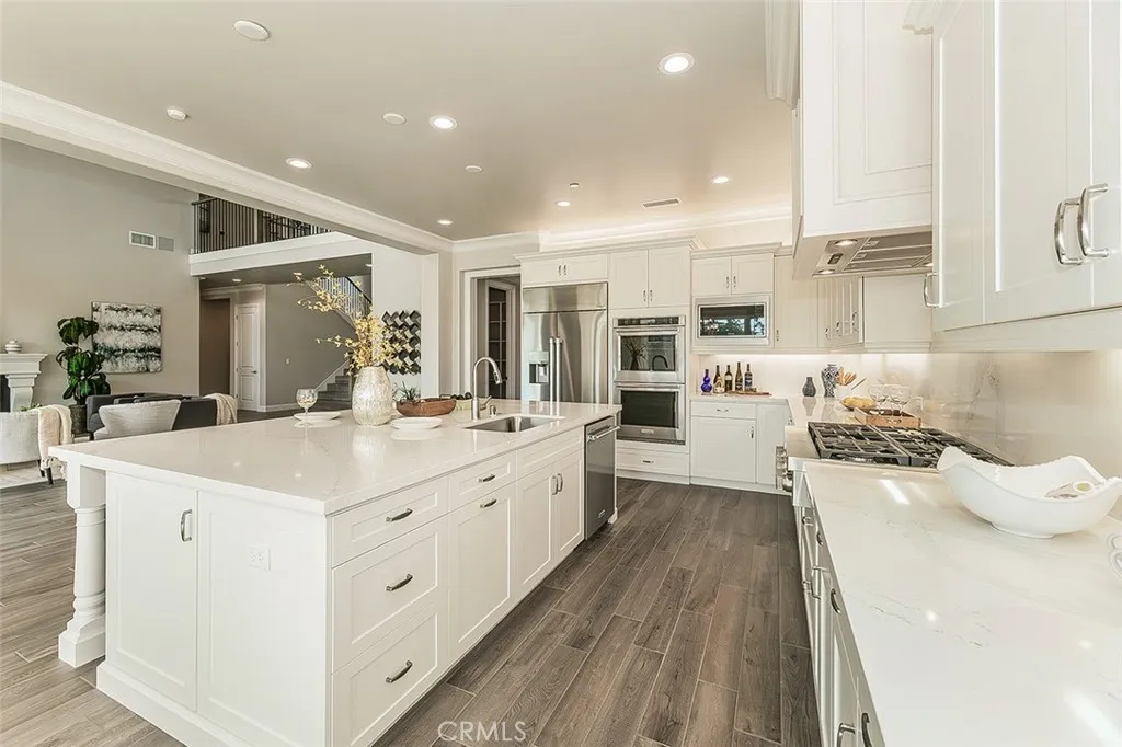 2315 E Courtside Drive, Fresno, California 93730 home-pic-11