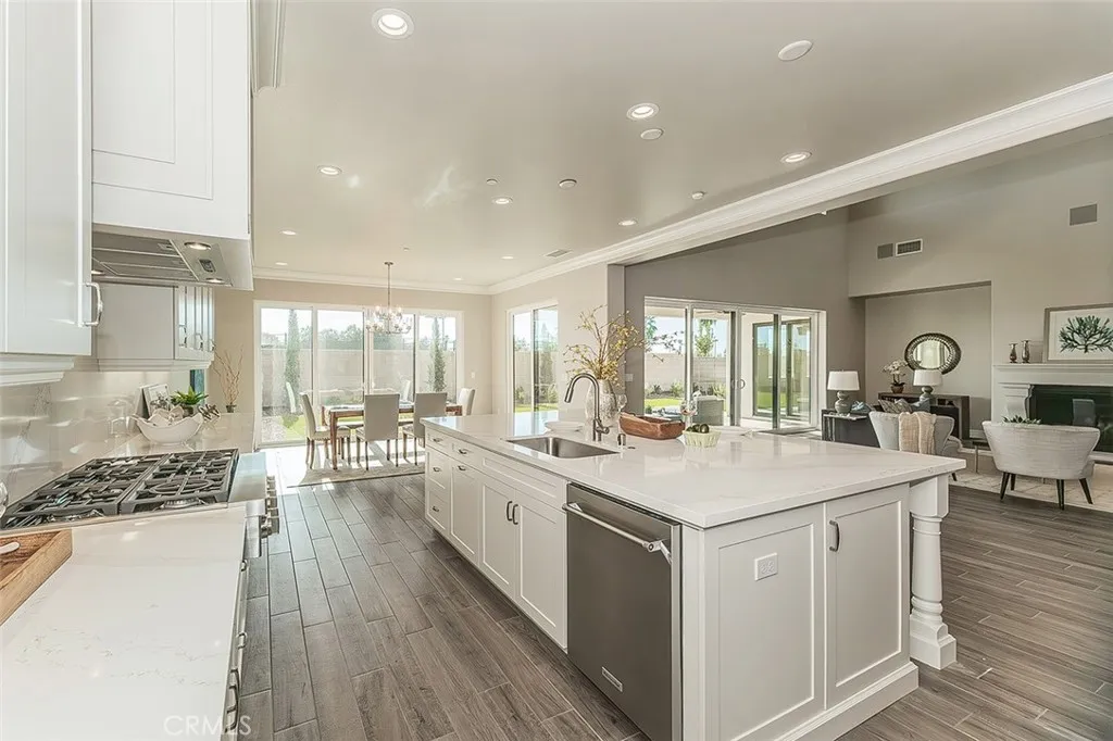 2315 E Courtside Drive, Fresno, California 93730 home-pic-12