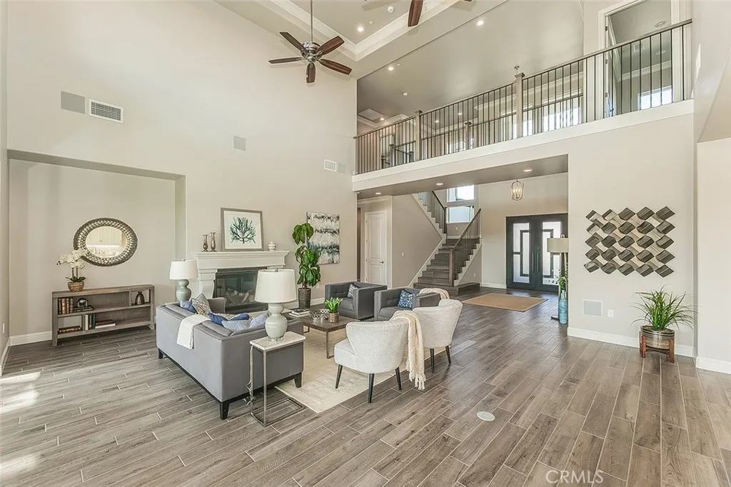 2315 E Courtside Drive, Fresno, California 93730 home-pic-8