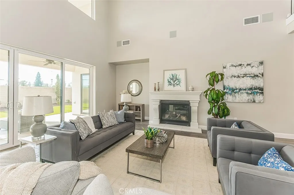 2315 E Courtside Drive, Fresno, California 93730 home-pic-7