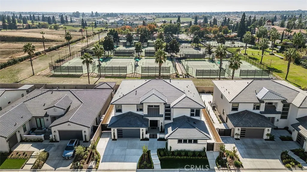 2315 E Courtside Drive, Fresno, California 93730 home-pic-60