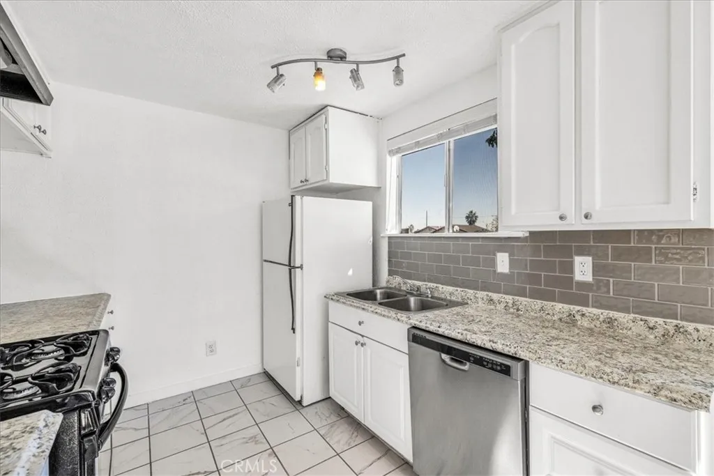 6686 Mojave Avenue, 29 Palms, California 92277 home-pic-14