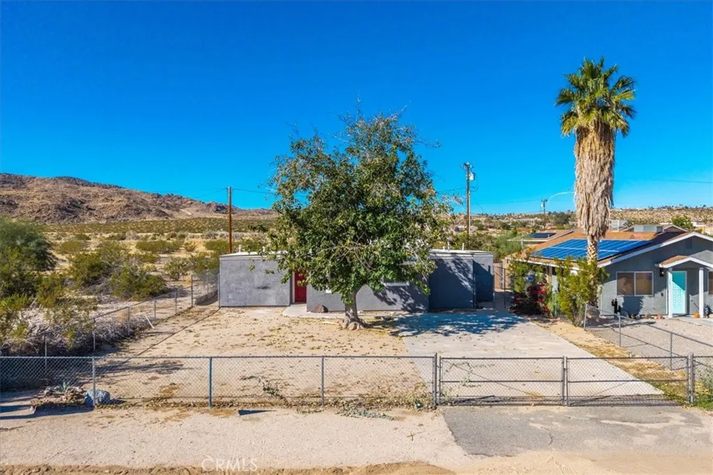 6686 Mojave Avenue, 29 Palms, California 92277 home-pic-1