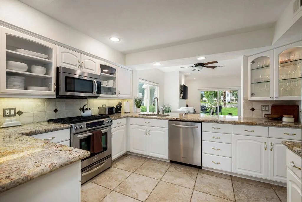 678 Vista Lago Circle N, Palm Desert, California 92211 home-pic-8
