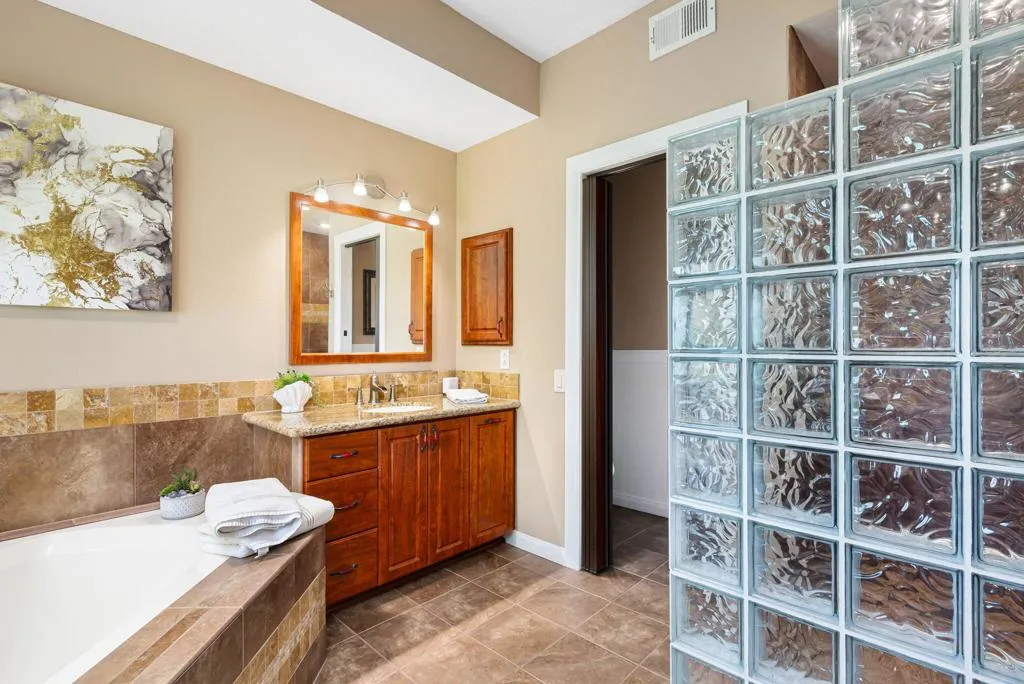 678 Vista Lago Circle N, Palm Desert, California 92211 home-pic-29
