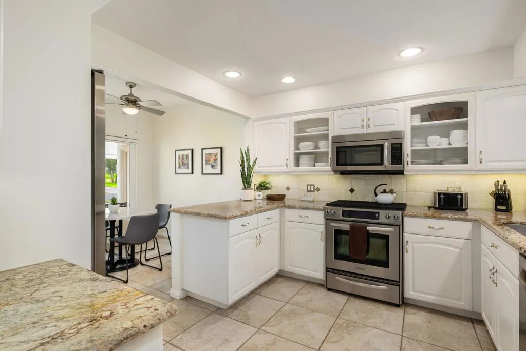 678 Vista Lago Circle N, Palm Desert, California 92211 home-pic-5