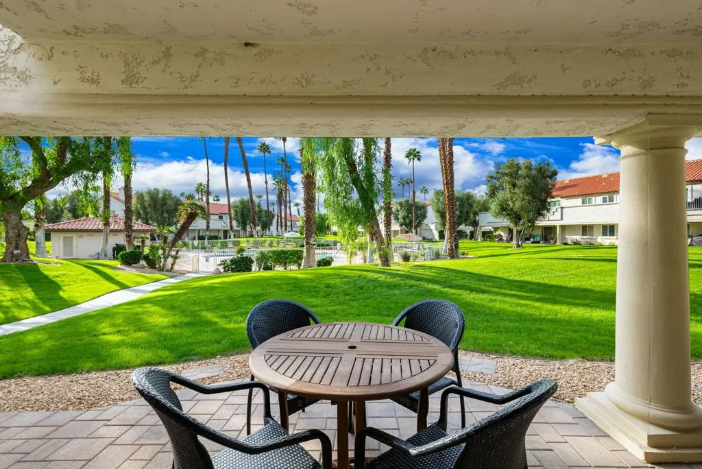 678 Vista Lago Circle N, Palm Desert, California 92211 home-pic-20