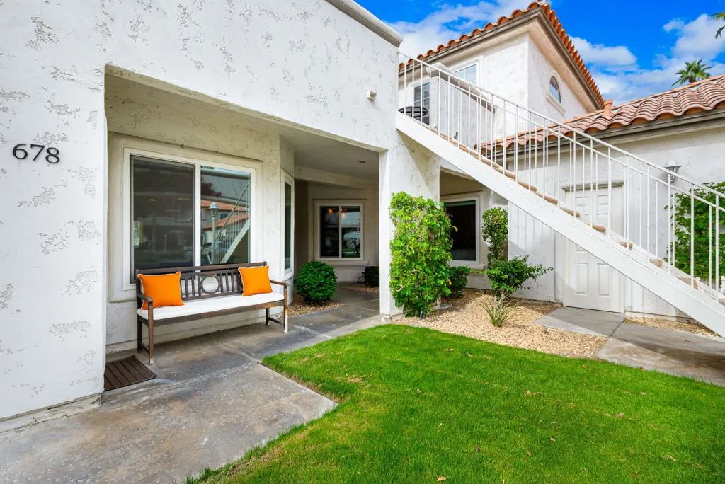 678 Vista Lago Circle N, Palm Desert, California 92211 home-pic-2