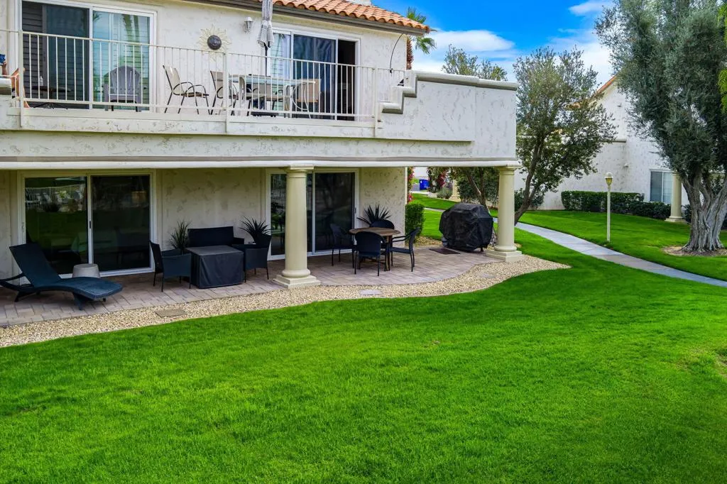 678 Vista Lago Circle N, Palm Desert, California 92211 home-pic-4
