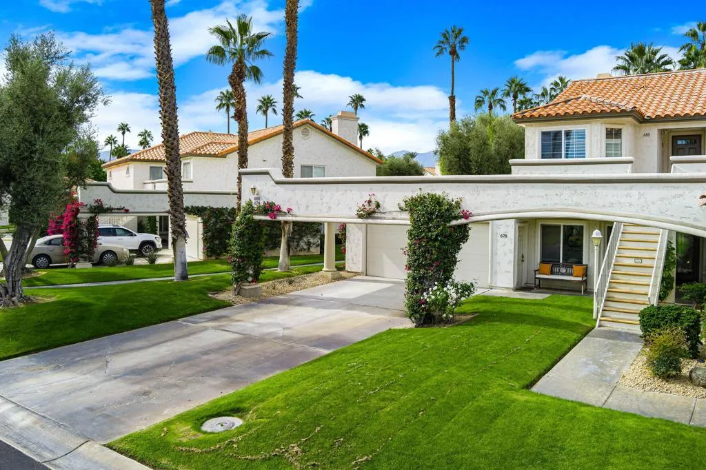 678 Vista Lago Circle N, Palm Desert, California 92211 home-pic-1