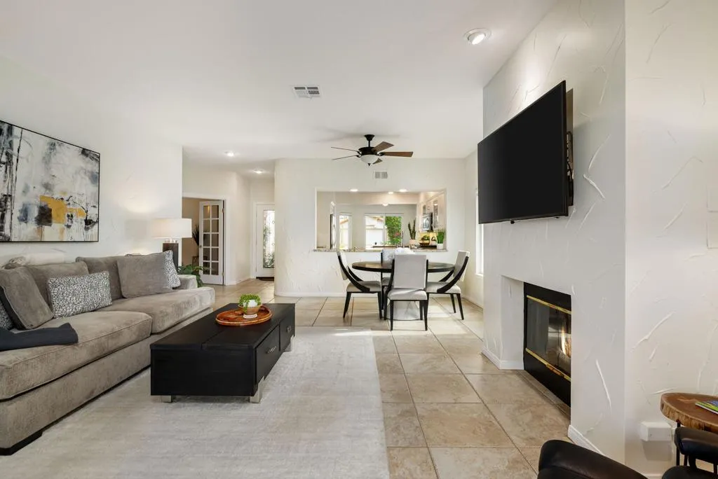 678 Vista Lago Circle N, Palm Desert, California 92211 home-pic-17