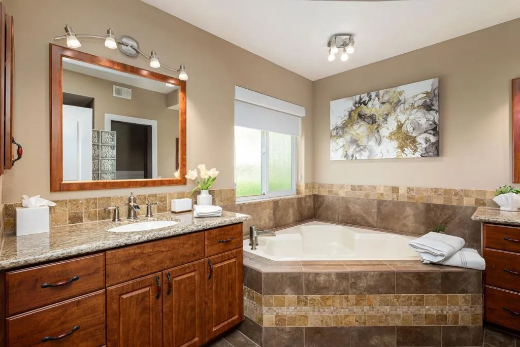 678 Vista Lago Circle N, Palm Desert, California 92211 home-pic-28