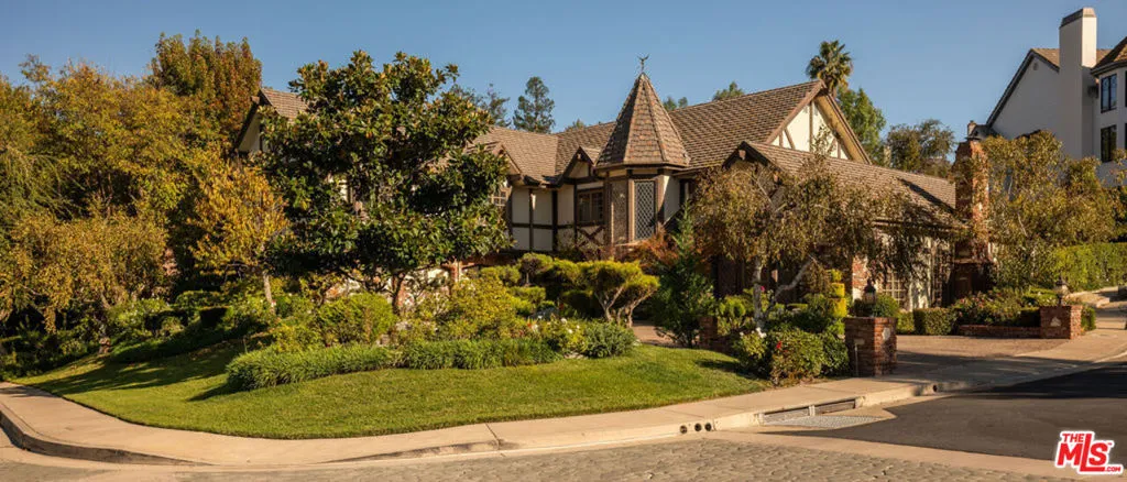 4456 Vanceboro Court, Woodland Hills, California 91364 home-pic-1