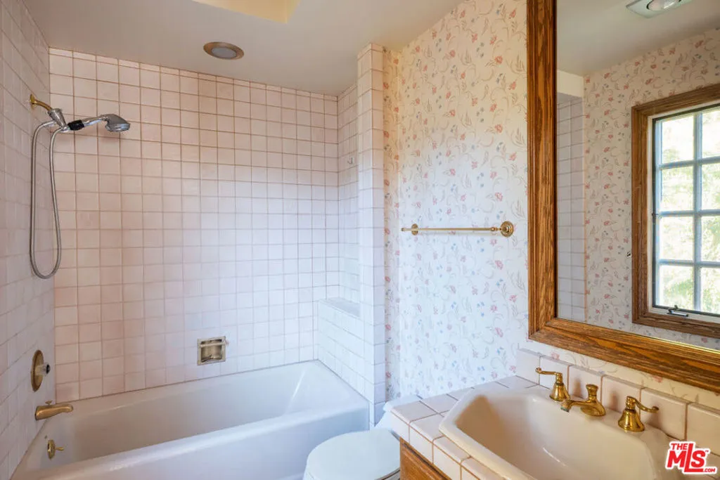 4456 Vanceboro Court, Woodland Hills, California 91364 home-pic-28