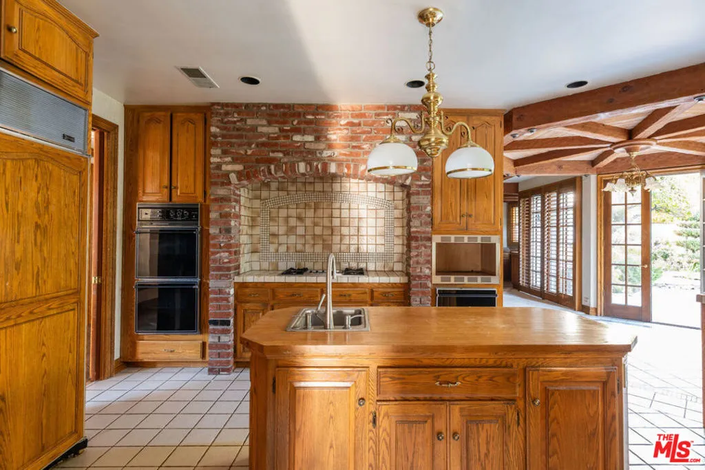 4456 Vanceboro Court, Woodland Hills, California 91364 home-pic-12