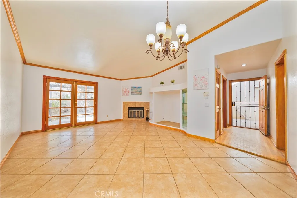 37633 13 Th St. E, Palmdale, California 93550 home-pic-2