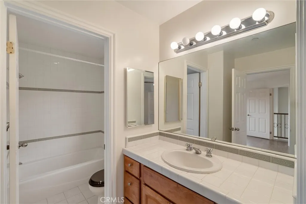 1259 Gonzales Rd, Simi Valley, California 93063 home-pic-12