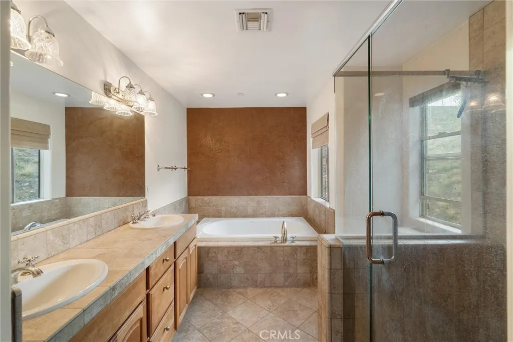 1259 Gonzales Rd, Simi Valley, California 93063 home-pic-18