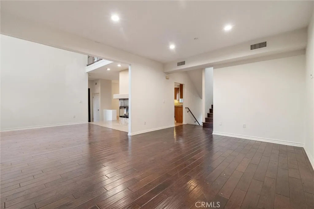 1259 Gonzales Rd, Simi Valley, California 93063 home-pic-29