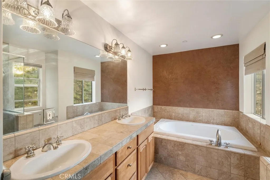 1259 Gonzales Rd, Simi Valley, California 93063 home-pic-19