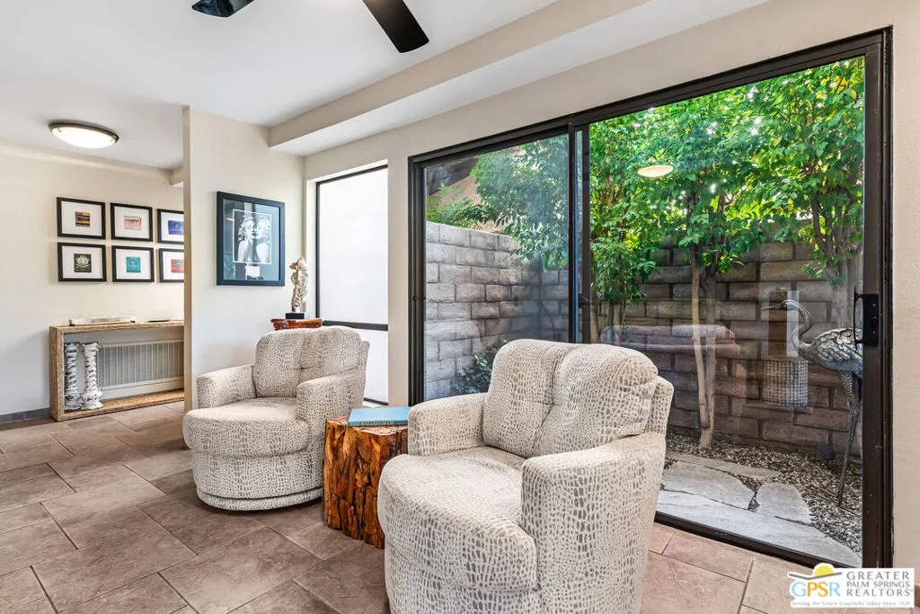 323 S Calle Jasmin, Palm Springs, California 92262 home-pic-8
