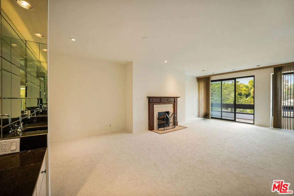 10551 Wilshire Boulevard 403, Los Angeles, California 90024 home-pic-5