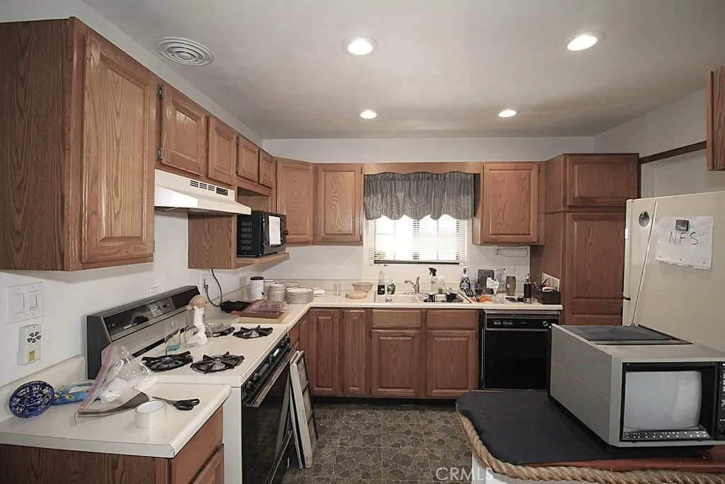 841 Armory, Barstow, California 92311 home-pic-18