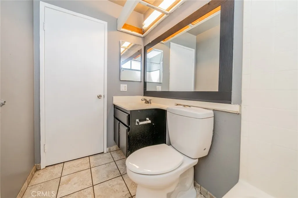 11327 Oakwood, Fontana, California 92337 home-pic-8