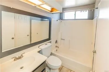 11327 Oakwood, Fontana, California 92337 home-pic-7