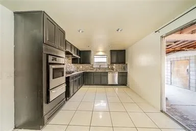 11327 Oakwood, Fontana, California 92337 home-pic-4