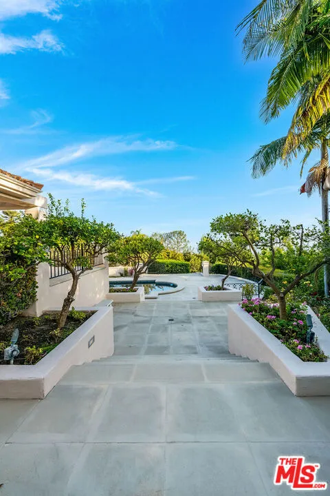 1136 Calle Vista Drive, Beverly Hills, California 90210 home-pic-26